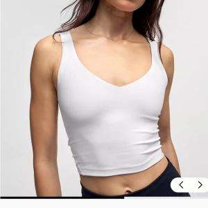 Lululemon Align sport  Top  - Lululemon Align™ Tank Top storlek 8 (motsvarade S). Använd fåtal gånger , fint skick 🥰Nypris ca 600kr.
