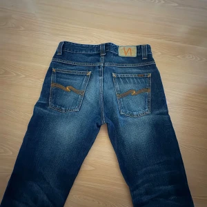 Blå jeans från Nudie - Sköna nudie jeans, perfekt tvätt.