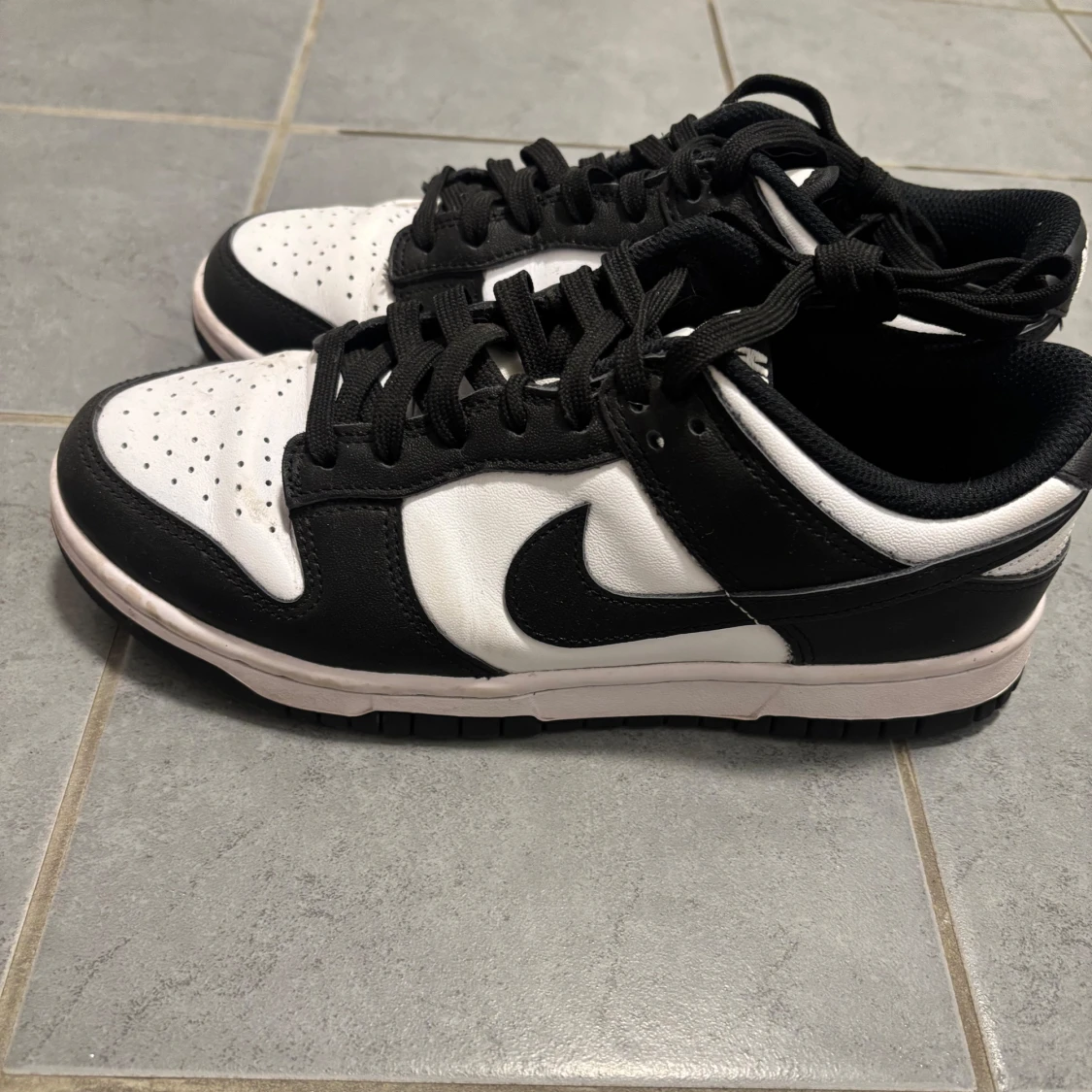 Nike Dunk Low svart/vit sneakers