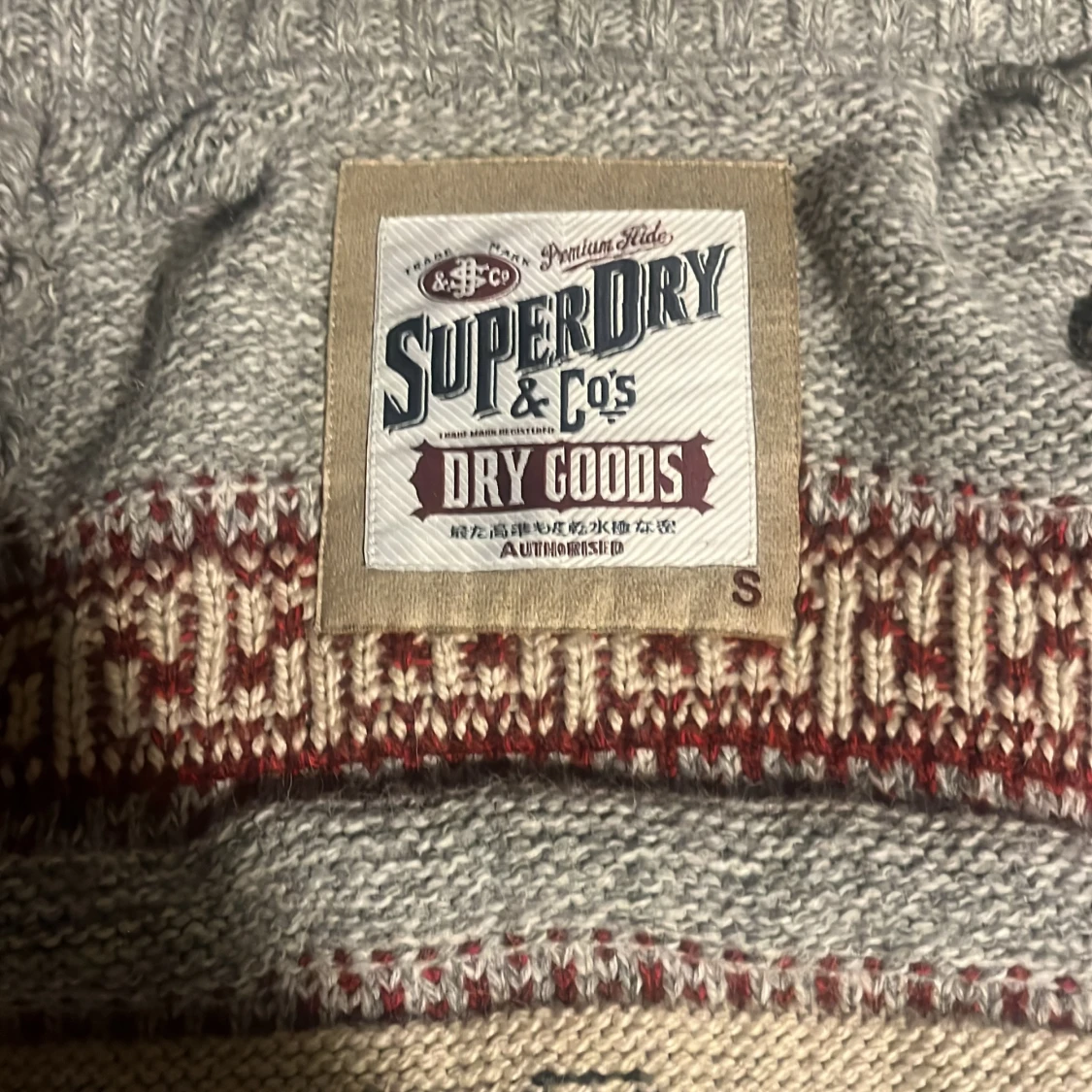 Stickad kofta från Superdry med mönster - 3