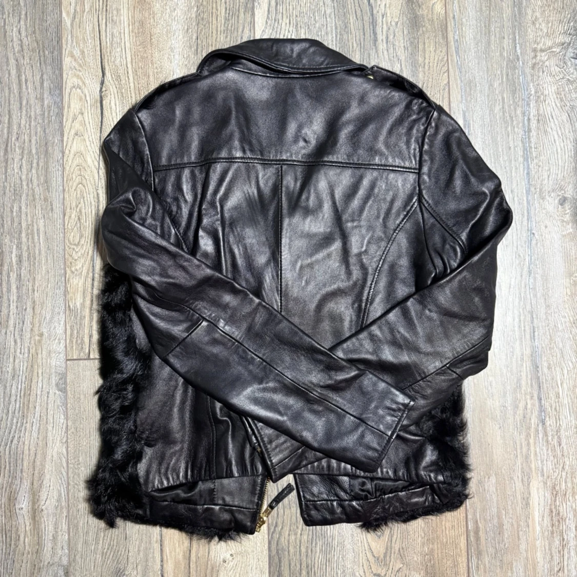 Svart bikerjacka med fuskpäls BikBok - 2