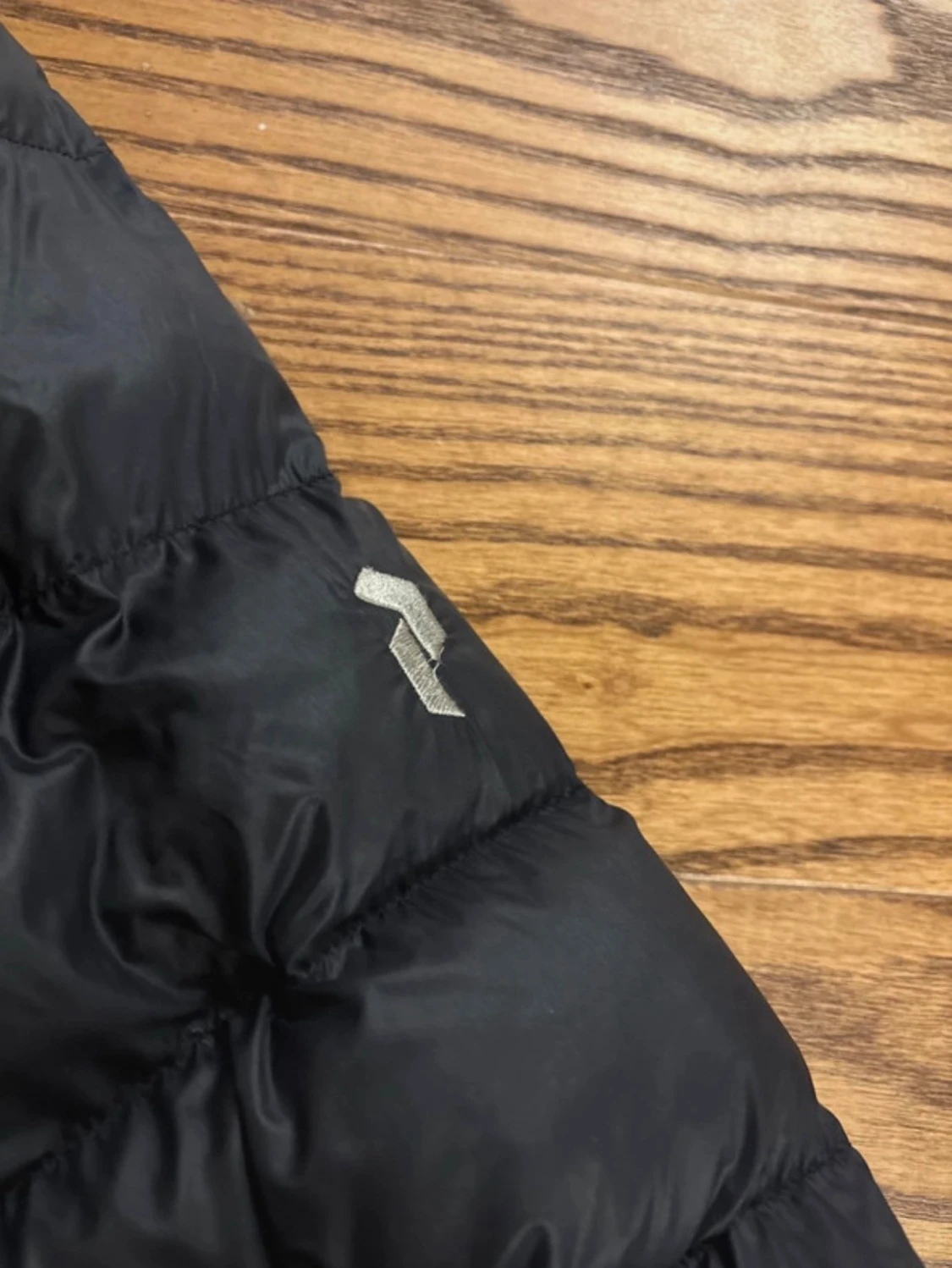 Svart dunjacka från Peak Performance - 2