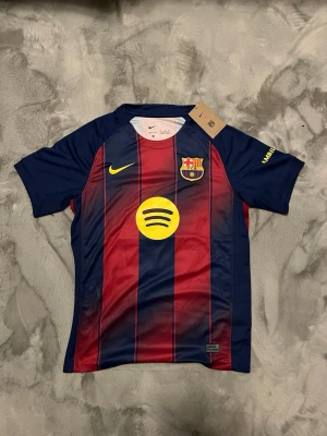 Barcelona tröja Yamal#19 - En helt ny Barcelona tröja med Lamine Yamal#19 på ryggen 