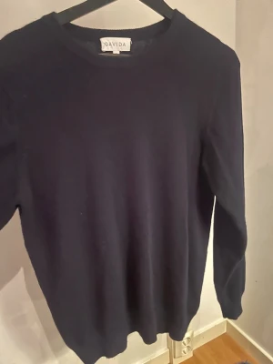 Davida Crewneck - Davida Crewneck Cashmere, mycket bra skick nypris ca 1500