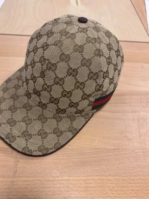 Gucci keps  - Ny, finns 5 st 