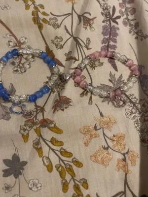 Två armband hallo Kitty - Två små söta arband passar för  BFF eller pojkvän 