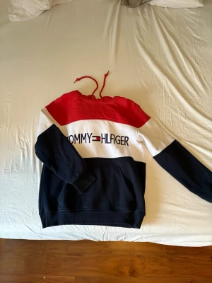 Tommy hilfiger hoodie  - Storlek M, fint skick.