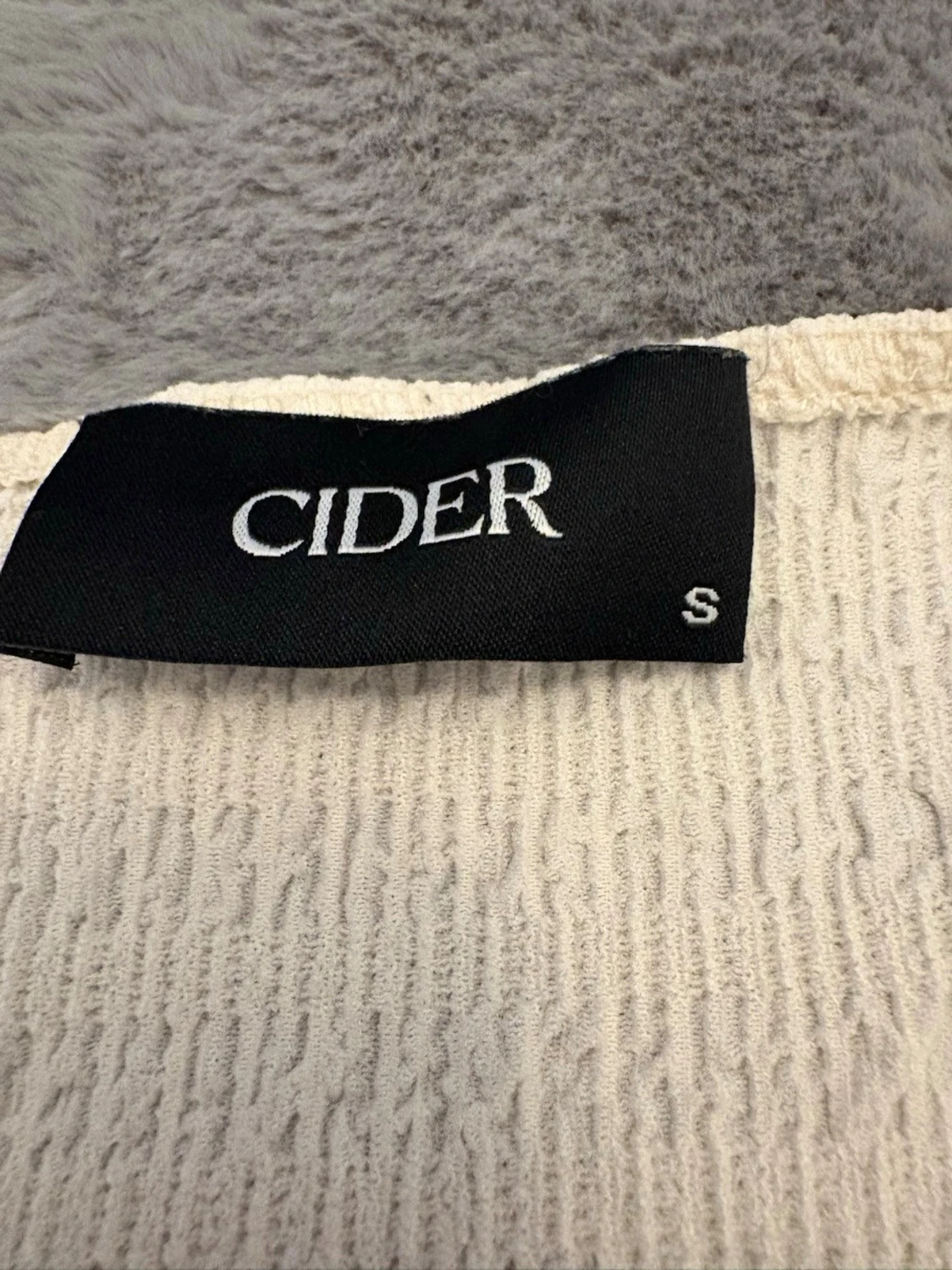 Krämvit croppad topp från Cider - 2