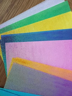 19st glittriga papper! - 1st rött, 2st ljusblå, 2st lila,2st orange, 1st rosa, 5st mörkblå, 2st gula , 2st gröna och 2 st vita. Tror dom är 15*15 . Har 4 lika dana annonser ute . Man kan köpa allt för 60kr . Skriv i såna fall så ligger ja ihop alla till 1 annons 