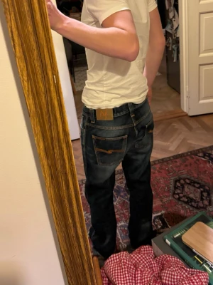 Nudie jeans - Riktigt feta Nudie jeans i mycket bra skick. Modellen heter Slim Jim och är i storlek 32/32 W32 L32