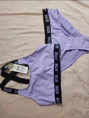 Bikini - Bikini med prislapp kvar. 