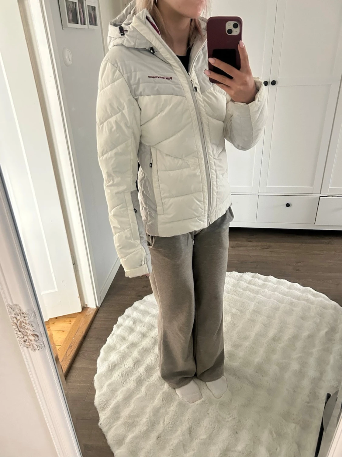 Vit pufferjacka från Peak Performance - 4