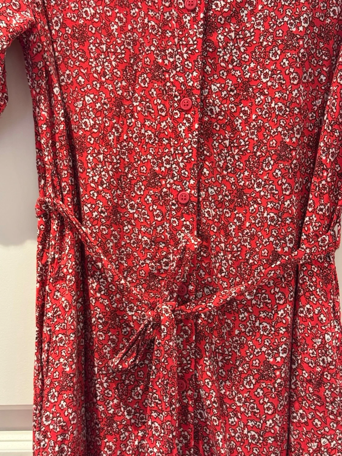 Röd blommig klänning från NA-KD - 1
