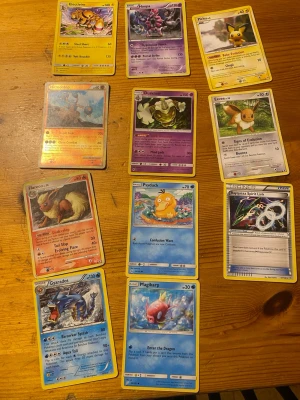 Olika Pokémon kort  - Olika Pokémon kort, pris kan diskuteras och ifall man bara vill ha ett antal av dem kan man diskutera pris.