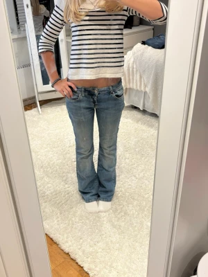 Blå bootcut lågmidjade jeans - Blå lågmidjade bootcut jeans från LTB i storlek W25 L30💓