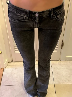 Låg midjade mörkt gråa jeans - Köpte för länge sen men anväde inte så mycket 