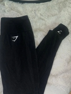 Vital seamless tights från Gymshark - Säljer ett par svarta seamless tights från Gymshark 🖤