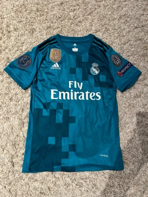 Real Madrid fotbollströja - Real Madrid matchtröja från 2017/18 nr 7 Ronaldo. Storlek S. Inga skador eller defekter