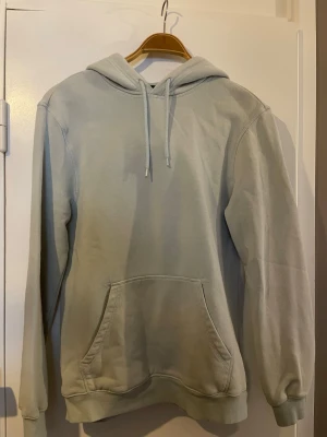 ljus blå hoodie  - mycket bra skick