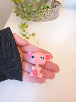 Littlest pet shop - Littlest pet shop, hasbro, äkta  Finns fler i min profil för bundle. Kommer lägga upp massa fler så följ för att få notis.