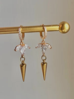 Örhängen  - Otroligt vackra handgjorda örhängen! 1 för 60kr och 2 för 99kr😚