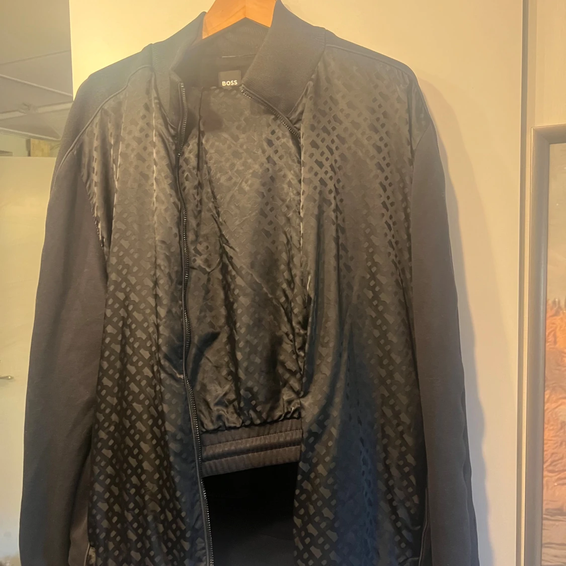 Svart bomberjacka från BOSS