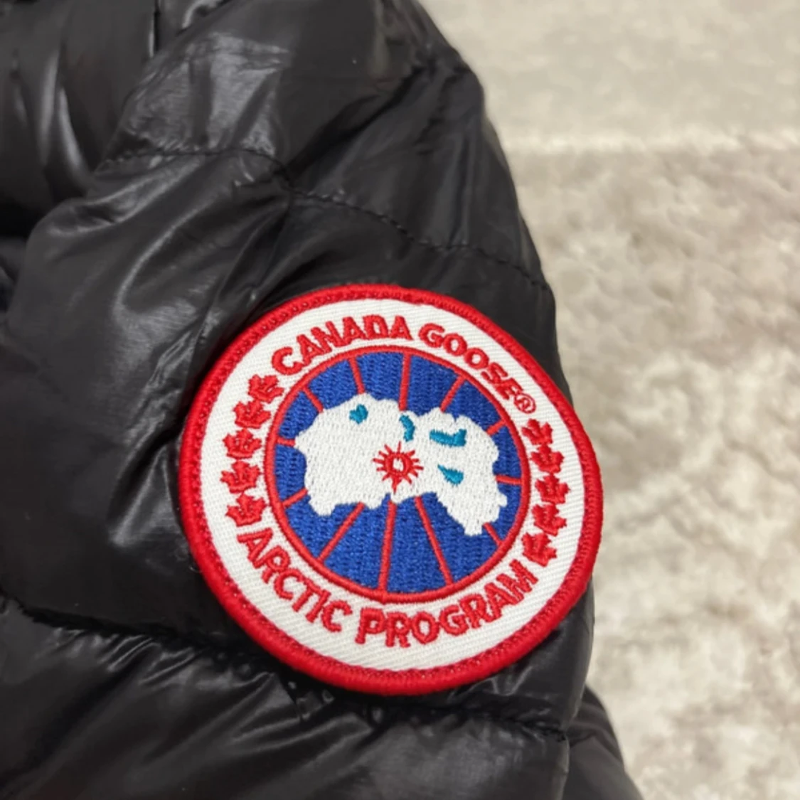 Svart dunjacka från Canada Goose S - 1