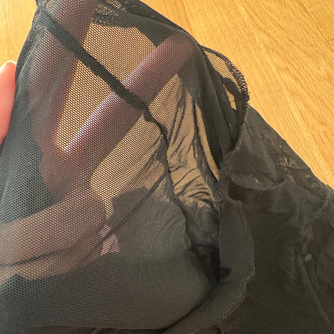 Svart mesh topp från Dazy - 2