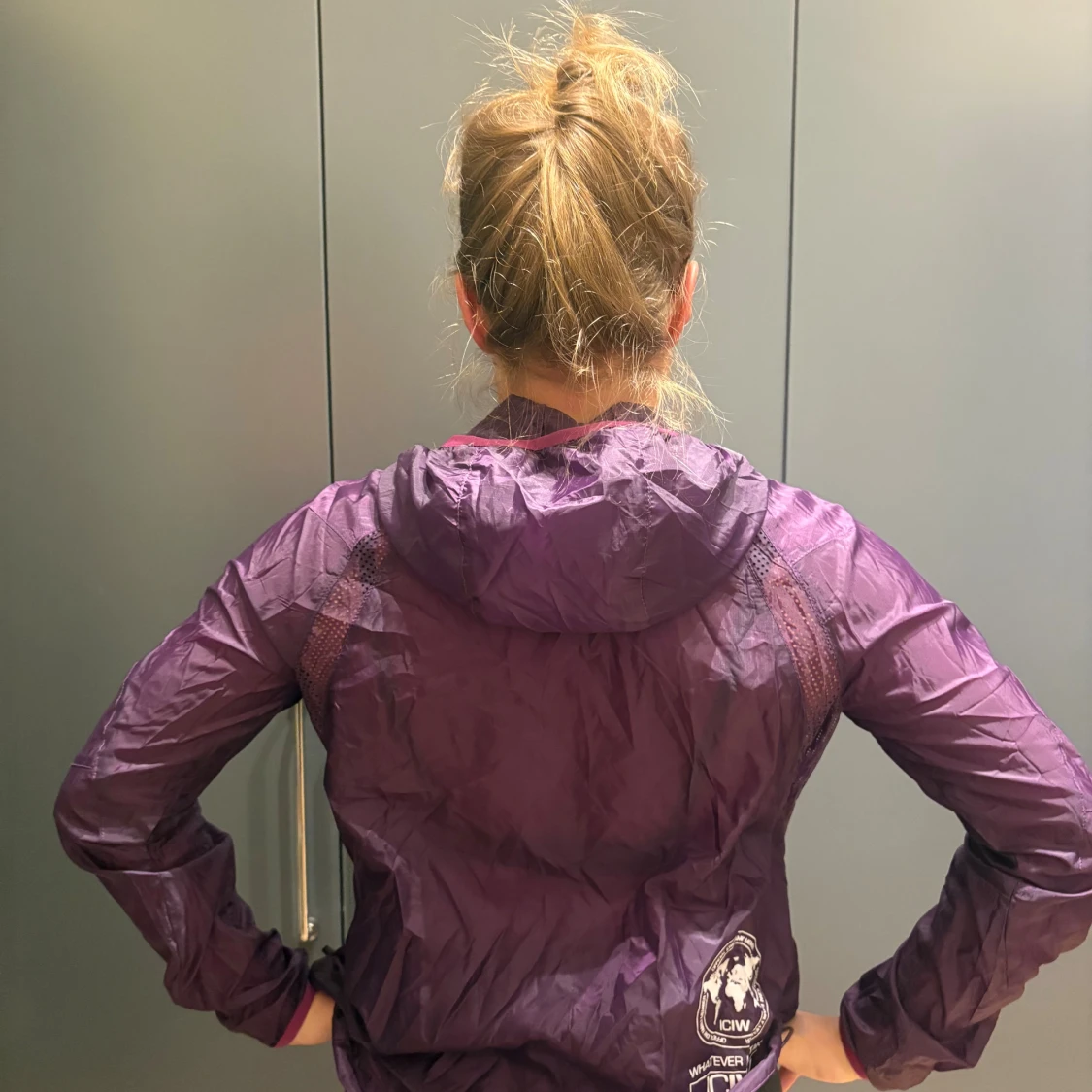 Lila vindjacka från ICANIWILL - 2