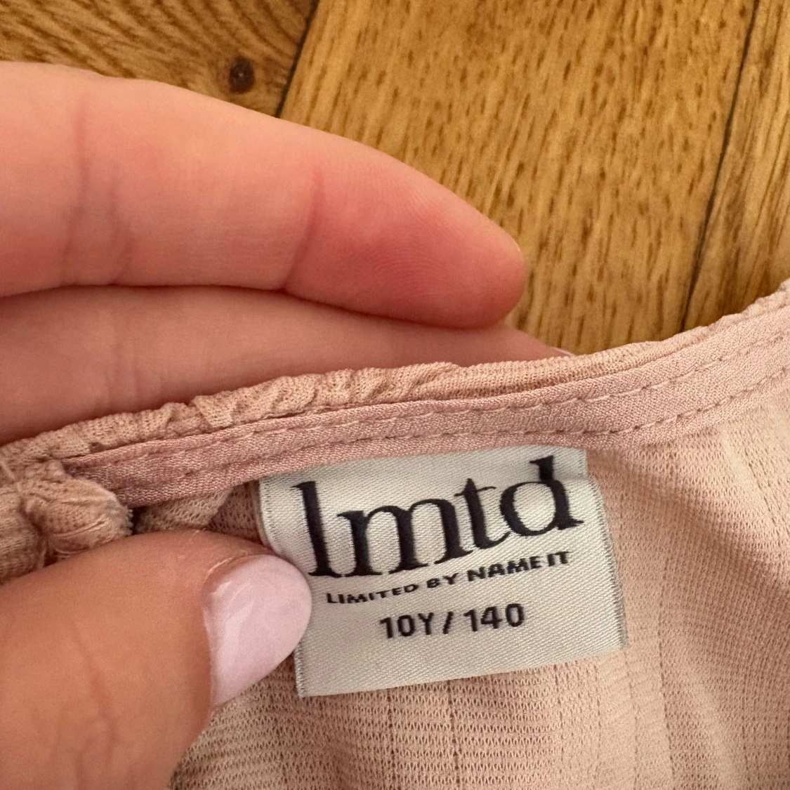 Ljusrosa ärmlös klänning från LMTD - 1