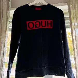 HUGO Sweatshirt - Sweatshirt från Hugo, bra skick. Säljes då den inte längre passar. 