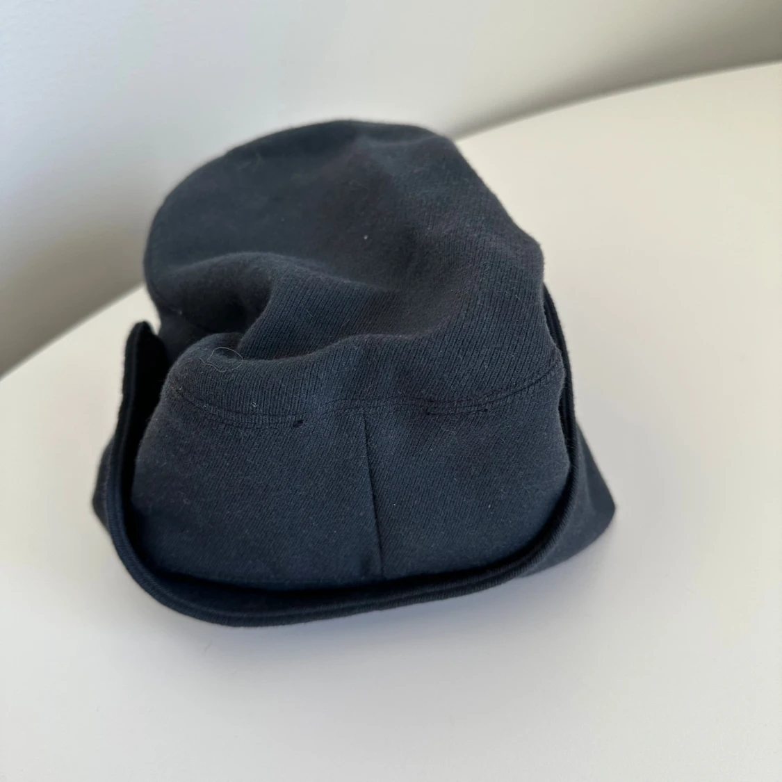 Mörkblå militärkeps med emblem - 4