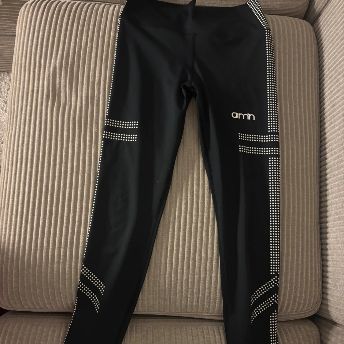 Svarta Aim'n leggings med prickdetaljer