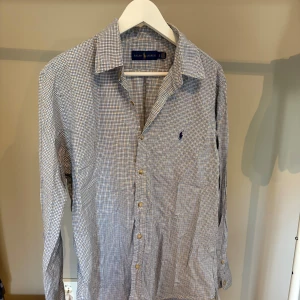 Ralph Lauren skjorta - Snygg Ralph lauren skjorta I väldigt gott skick. Hör gärna av dig vid funderingar👍 Fler färger och storlekar på min profil.