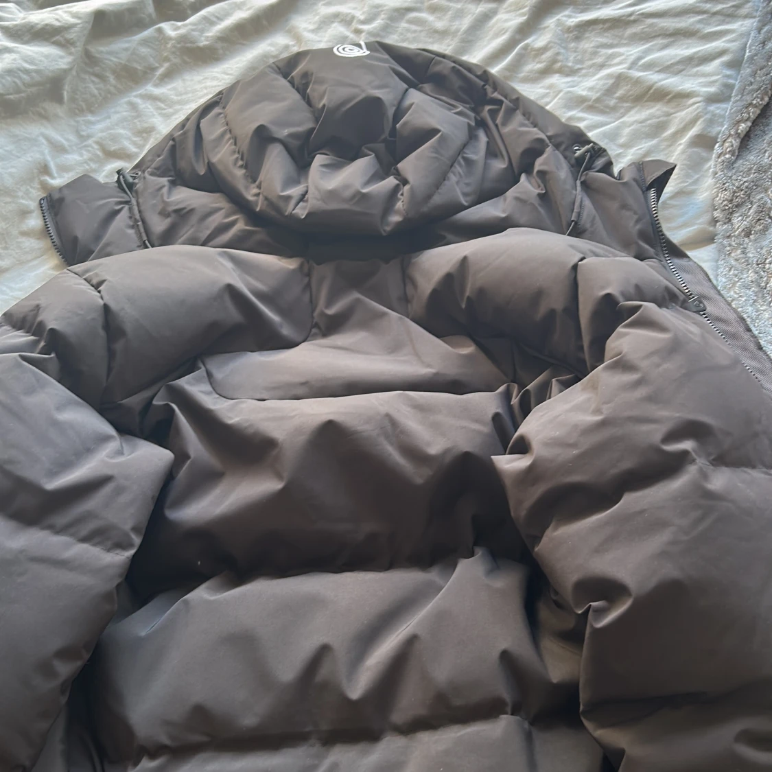 Svart Sail Racing dunjacka med huva - 4