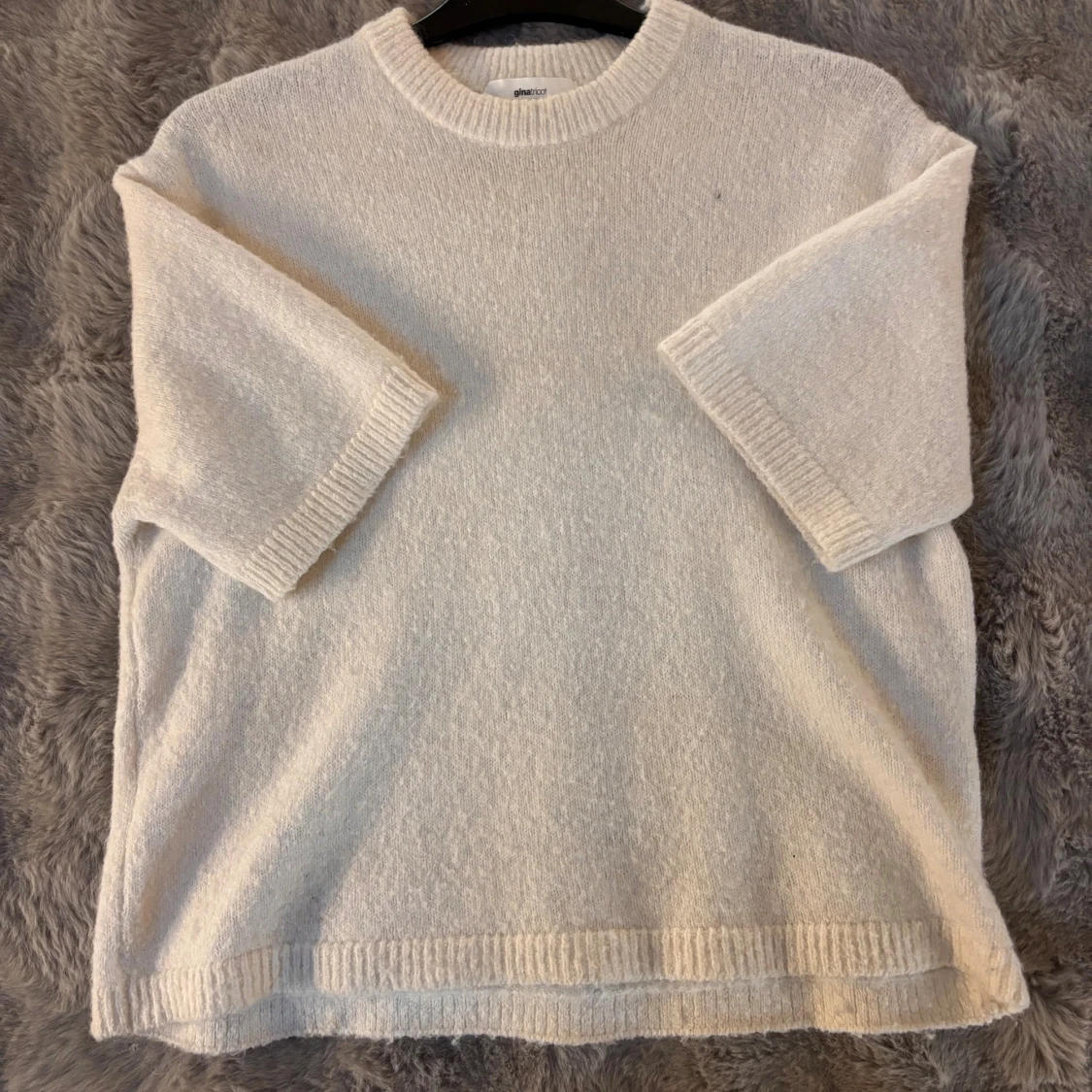 Vit stickad tröja från Gina Tricot