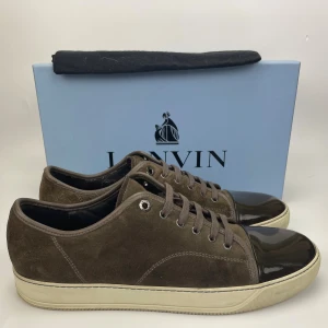 Lanvin skor  - Hej! Säljer nu dessa sjukt snygga lanvin skor. Skorna är i toppskick! Har begränsat antal boxar och dustbag. Hör av dig vid frågor. 