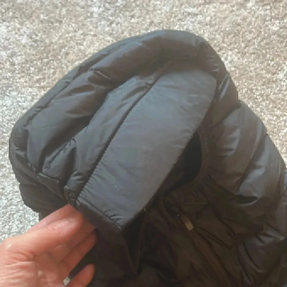 Svart dunjacka med huva från Haglöfs - 2