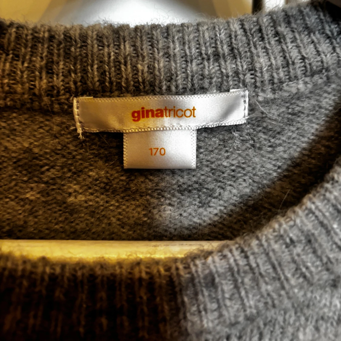 Grå stickad tröja från Gina Tricot - 2