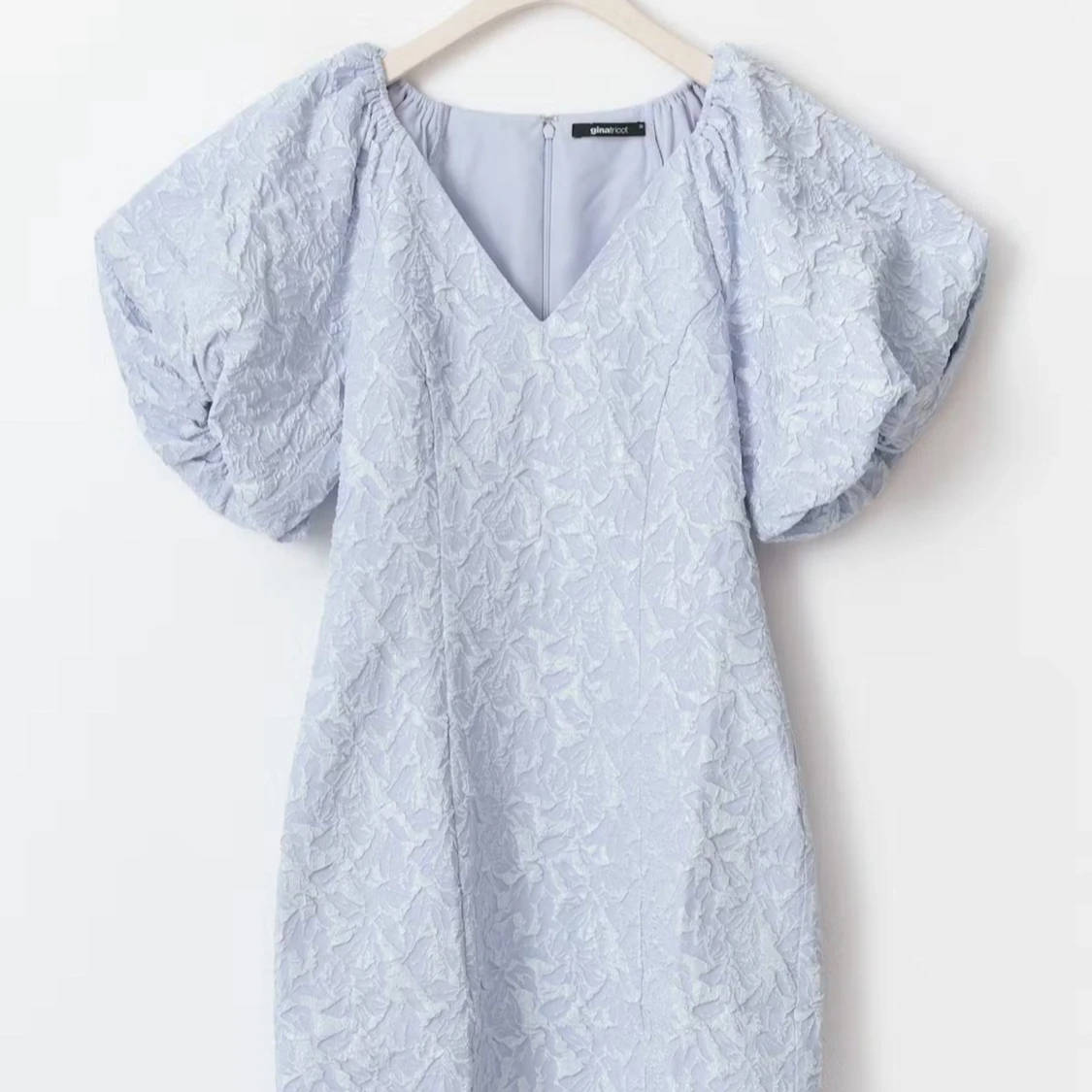 Ljusblå Brocade klänning från Gina Tricot