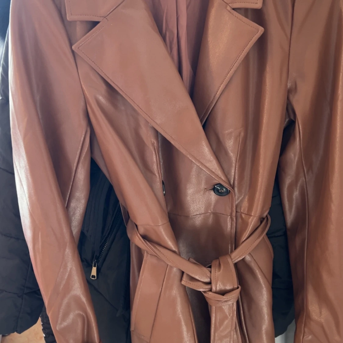 Brun skinn trenchcoat med bälte - 1