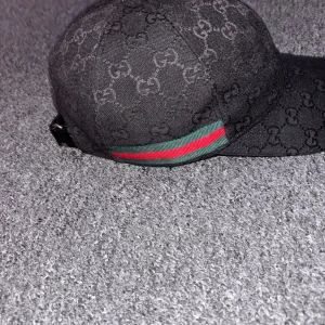 GG Keps - Skön svart keps använt 3/4 gånger passar bra pris går att diskuteras 