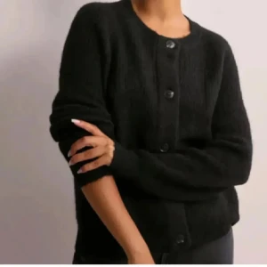 Svart kofta från Selected Femme - Supermysig och ändast provad!💞nypris 700kr🌟