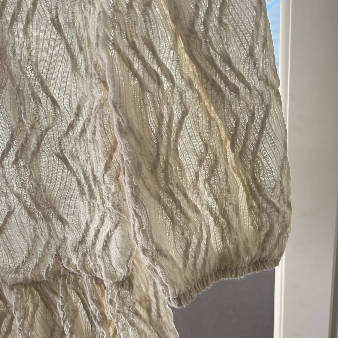 Beige blus med knyt från Gina Tricot - 2