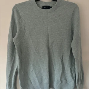 Riley sweatshirt - Sticka Riley sweatshirt i mycket fint skick! Grym passform och tveka inte vid minsta drogs eller fundering😊