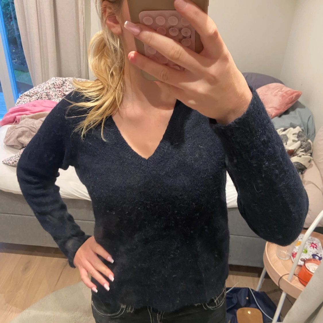 Mörkblå stickad tröja