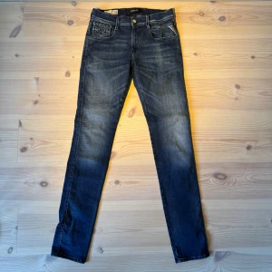 Replay anbass hyperflex  - Replay Jeans (Anbass hyperflex) | Storlek: W30 L34 | Skick: 8/10, lite slitage men inget tydligt | Hör gärna av er vid frågor och funderingar! Pris går att diskutera vid smidig affär🤗