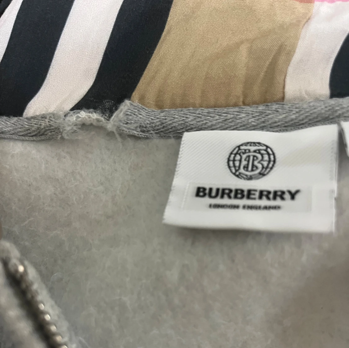 Grå hoodie från Burberry med dragkedja - 3