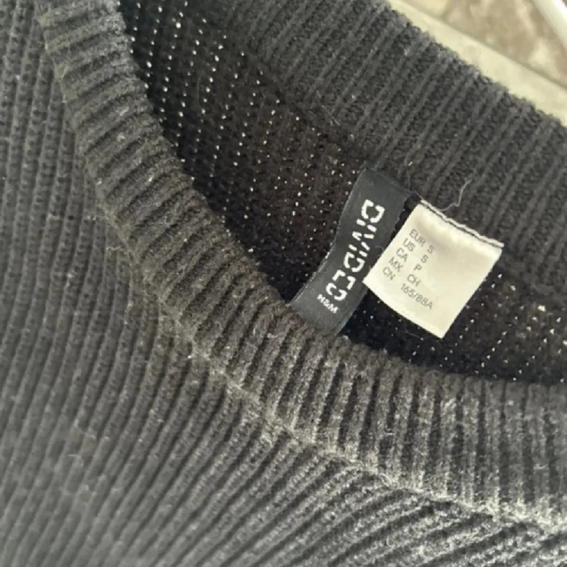 Svart croppad stickad tröja H&M - 1