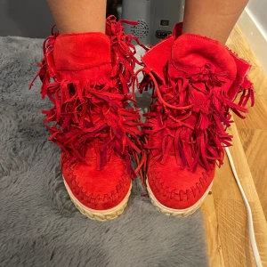 Fransskor, mockasneakers med kilklack - Urcoola skor som nu letar ny ägare, perfekt till hösten har en klack på 4cm😘!!